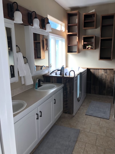 Beautiful private Big Horn River Ranch House