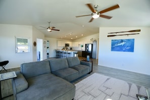 Smart TV - Gorgeous Ocean View, Comfortable Cool Elevation, Close to Everything! (Kailua-Kona)