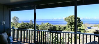 Gorgeous Ocean View, Comfortable Cool Elevation, Close to Everything!