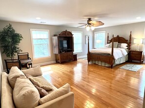 5 bedrooms, iron/ironing board, free WiFi, bed sheets