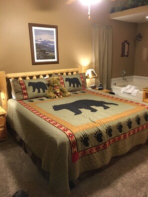 2 bedrooms, iron/ironing board, free WiFi, bed sheets - Cabin in wooded area with hot tub and two jacuzzi tubs. Sleeps 6. (Sevierville)