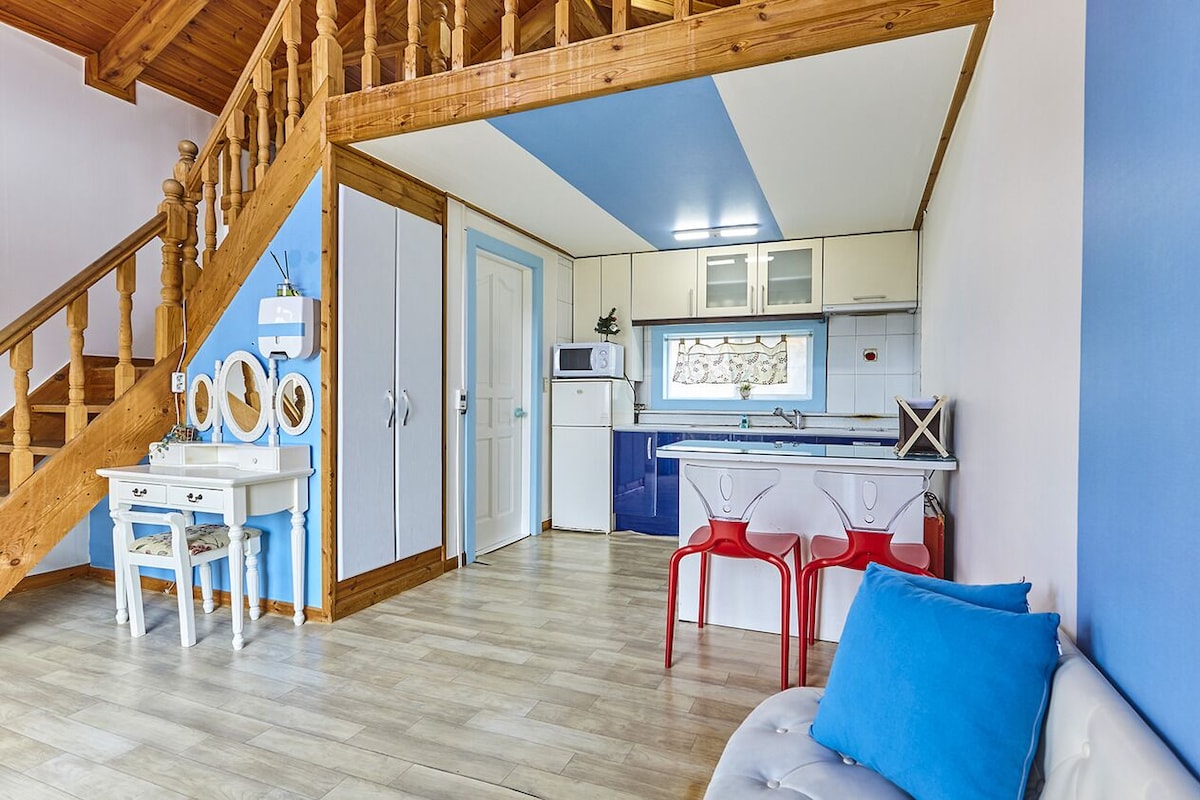 Edelweiss Room | Living area