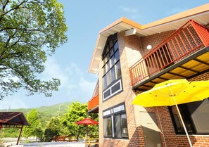 Exterior detail - Green Mile Pension (Pocheon)