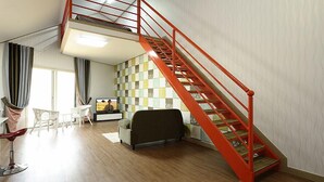 Duplex | Living area | Flat-screen TV - Green Mile Pension (Pocheon)