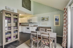 Condo, 3 Bedrooms | Private kitchen - 107r Dagsworthy St Unit C by Long & Foster (Dewey Beach)