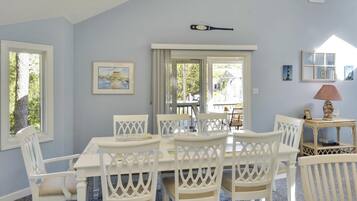 House, 3 Bedrooms | In-room dining