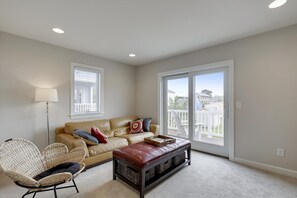 House, 6 Bedrooms | Living room