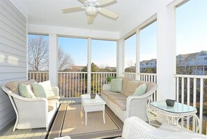 House, 4 Bedrooms | Living room