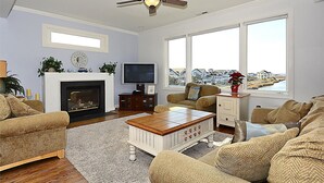 House, 4 Bedrooms | Living room