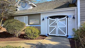 House, 4 Bedrooms | Exterior