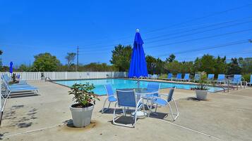 House, 4 Bedrooms | Pool | Outdoor pool