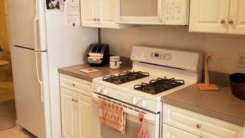 Condo, 2 Bedrooms | Private kitchen