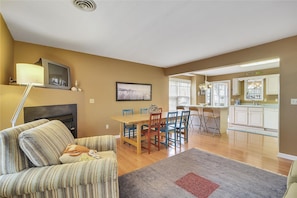 House, 3 Bedrooms | Living room - 34017 Cypress Lane Clearwater by Long & Foster (Bethany Beach)