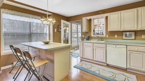 House, 3 Bedrooms | Private kitchen