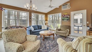 House, 3 Bedrooms | Living room