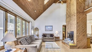 House, 4 Bedrooms | Living room