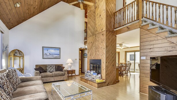 House, 4 Bedrooms | Living room