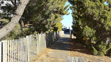 Condo, 2 Bedrooms | Property grounds