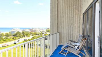 Condo, 2 Bedrooms | Exterior