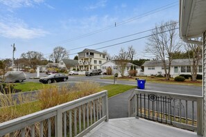 House, 3 Bedrooms | Balcony
