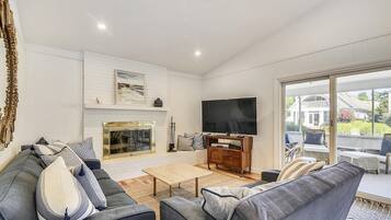 House, 3 Bedrooms | Living room