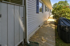 House, 3 Bedrooms | Balcony