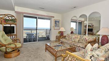 Townhome, 4 Bedrooms | Living room