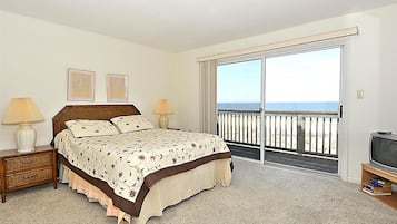 Townhome, 4 Bedrooms | 4 bedrooms, individually decorated, individually furnished, bed sheets