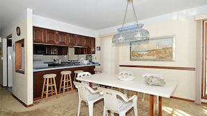 House, 4 Bedrooms | Private kitchen