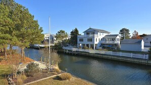 House, 4 Bedrooms | Lake