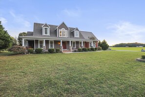 House, 4 Bedrooms | Exterior