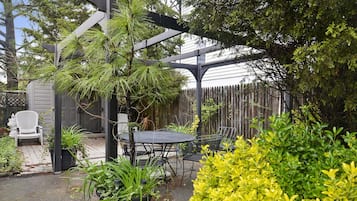 House, 3 Bedrooms | Property grounds