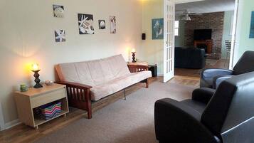 House, 3 Bedrooms | Living room