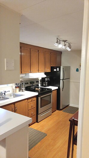 House, 3 Bedrooms | Private kitchen