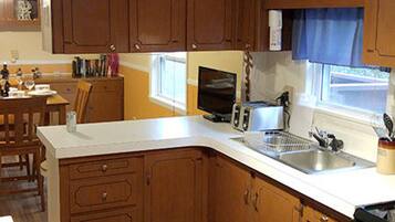 House, 3 Bedrooms | Private kitchen