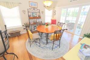 Townhome, 3 Bedrooms | Dining