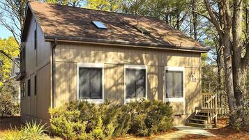 House, 3 Bedrooms | Exterior