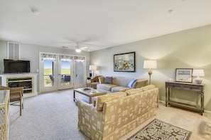 Condo, 2 Bedrooms | Living room