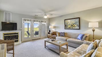 Condo, 2 phòng ngủ | Phòng khách