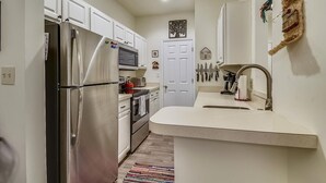 Condo, 2 Bedrooms | Private kitchen - 514 Cascade Lane by Long & Foster (Rehoboth Beach)