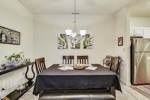 Condo, 2 Bedrooms | Dining