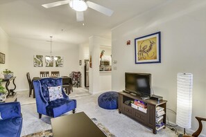 콘도, 침실 2개 | 거실