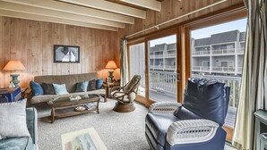Townhome, 4 Bedrooms | Living room
