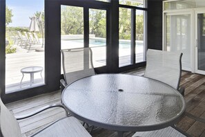 House, 5 Bedrooms | In-room dining