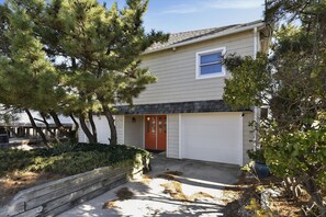 House, 5 Bedrooms | Exterior