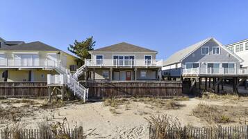 House, 5 Bedrooms | Exterior