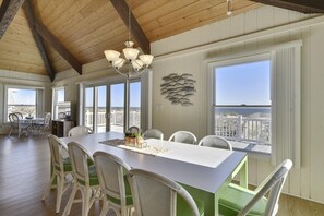 House, 5 Bedrooms | Dining