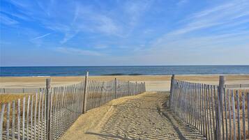 House, 5 Bedrooms | Beach