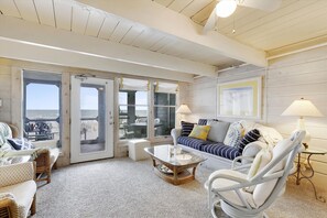 وحدة سكنية متصلة - ٤ غرف نوم | غرفة المعيشة