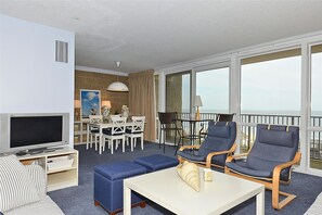 Condo, 2 Bedrooms | Living room
